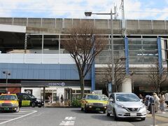 JR赤羽駅（西口）
京浜東北線、上野東京ライン、宇都宮線（東北線）・高崎線、湘南新宿ライン、埼京線といった近郊線や、東北・上信越新幹線などの線路もあります。
そのため駅の規模は大きくて、高架線もあるので、乗り換えが大変です。
