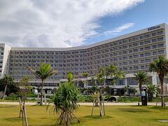 １泊目「ヒルトン沖縄瀬底リゾート」です。
ヒルトンホテルの直営サイトより予約しました。