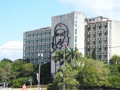 ゲバラなど指導者が建物に描かれていました。