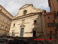 モンテチトーリオ宮殿から西に数分移動して、初期ルネッサンスのサンタゴスティーノ教会に行きました。ラファエロの「預言者イガヤ」と、カラバッジョの「巡礼の聖母」があるはずです。