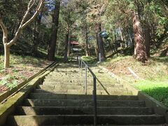 願成就院も１０時間なので、その前に横にある守山八幡宮見学。階段が結構きつかった。
