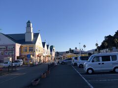 時間が余ったので，レンタカー屋さんの近くの伊東マリンタウンへ．