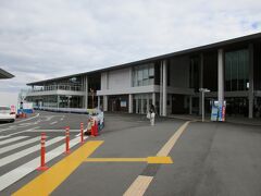 宮島口のフェリーターミナルは2020年に新築されたばかりで、広島電鉄の商業施設「etto」が入居しています。
2022年には広島電鉄の広電宮島口駅が、このフェリーターミナルの隣接地に移設される予定だそうです。