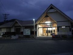 ●JR/備後三川駅

すっかり暗くなりました。
駅に戻って来ました。