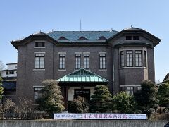 旧石川組製糸西洋館。大正10年（1922年）に上棟された国登録有形文化財。
平成29年、屋根を青い洋瓦葺きに葺き替えました。