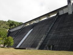 岐阜県　9施設目　大ヶ洞ダム（はぎの湖）
2019年10月6日に第37回ダムカード収集の旅として訪問

大ヶ洞ダム
1999年（平成11年）竣工の重力式コンクリートダム
堤　高　 42.5m
堤頂長　238.0m
ゲートレス（自然調節方式）