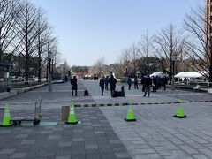東京マラソン　皇居に向かったゴール地点　スタート地点と同様に準備作業が行われていました。