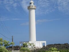 残波岬灯台は南西諸島随一の高さ約31ｍ。上まで登ることができます。