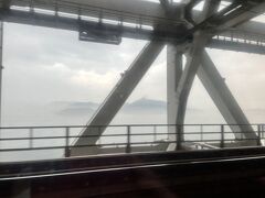 姫路に朝5：25に着いて目が覚めました。岡山で列車を切り離し瀬戸大橋を渡ります。サンライズは見られず、残念！