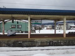 新井駅。このあたりの妙高市（旧新井市）の中心駅で、ＪＲの特急電車も一部乗り入れてくる。