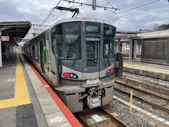 JR和歌山線に乗り換えて、和歌山駅方面に向かいます。無人駅が多い沿線のようで、電車の中にSuicaなどのタッチパネルがあります。