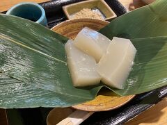 スイーツも同時に頼んだし、食事より先でもいいよってことで先に来たよ。