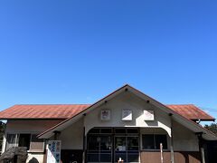 十国峠から少し進んだこちらで昼食。ポツンとたたずむお食事処です。