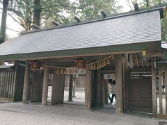 西宮では天照大神が祭られ、天岩戸を見学ツアーで見ること可能です
自分は今回は遠慮しました