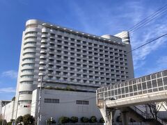 2度目の神戸ポートピアホテル。

今回は、南館指定で宿泊いたしました。
景観を感がると高さのある本館の方が良いかもしれませんが、少し部屋が広く、リゾート感があるとの事でこちらにしましたが、確かにゆったりとしていて、良かったです。