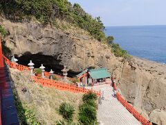 気を取り直し参拝
晴れてるのは良かった
天安河原とは違う洞窟の神社
二つを比較したら陰陽て感じの雰囲気の差