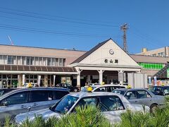 ＪＲ松山駅の外観です。