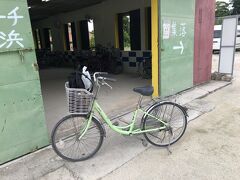 竹富島到着後は早速自転車をレンタル。
島の南側は立ち入り禁止だから、まずは東側のアイヤル浜を訪れた後に自転車返却、その後は西のカイジ浜から海岸線を歩いて北上し、港に戻るつもりでした。