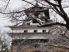 七福めぐりではないですが、雪景色の犬山城へ
地元民でもなかなかタイミングが合わないと見られないので有難いです。