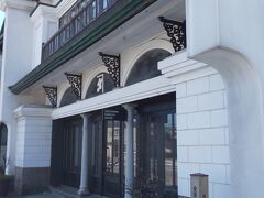 またペリー会見所跡の歴史的建造物もまた一つ見つけました。太刀川家住宅＆店舗です。

和洋折衷の建物で1900年に建てられた古いものです。今見てもとてもおしゃれです。