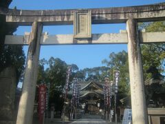 で、まずやって来たのがこちら。
本渡諏訪神社といいます。