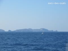 島内の隅々まで巡れなかったので、船から壱岐の島の東側を眺めながら、ご挨拶。