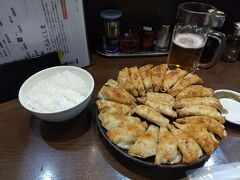 福島に到着！

夕飯は円盤餃子です。
ビールが沁みて最高です！
