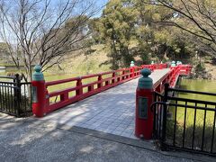 慶沢園を出て天王寺公園を散策。こちらは平安時代に和気清麻呂が造った河底池にかかる橋であることから、和気橋と呼ばれているようです。