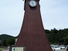 徒歩で越前大野城の麓にやって来ました。
物産館のような施設があります。