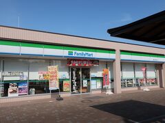 鞍ヶ池PAにはコンビニしかありませんが、飲み物を買ったりするには十分です