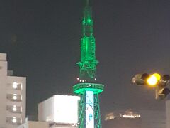 休憩後、ホテルまで歩いてると、、、

「名古屋テレビ塔」が綺麗にライトアップされてました。
