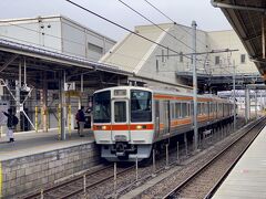 米原駅に到着～

JR東海に乗りたいが、今日は時間はない…
岐阜タンメン食べにいきたい…