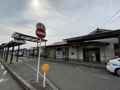 白市駅までは13分。駅の目の前がバス乗り場なので、バスと電車の時間が合えば便利です。（13分で400円はちょっと割高な感じが）