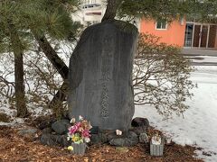 降伏を拒んで親子共々討ち死にした、
中島三郎助の立派な石碑があります。