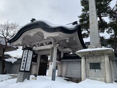 そして、カールレイモン宅の向かいが東本願寺です。
