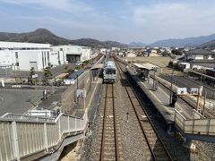 井原の隣駅「早雲の里荏原」に到着。写真奥(総社方向)に車両基地があるようなので行ってみます。