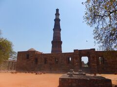 クトゥブ・ミナール(Qutub Minar)
奴隷王朝のスルタンがヒンドゥー教徒に対する勝利を記念して建てたものです。