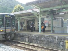 この駅で福知山線に乗り換えです。