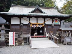 　駅から歩いて5分ほどの闘鶏神社へ。2016年で追加で世界遺産に登録されたそうです。419年創建らしく、熊野三山の別宮的存在だったらしいです。