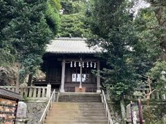 地図で神社をみつけたので、お散歩がてらにお参りにいきました。
無人の神社でしたが歴史と風格を感じました。