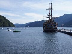 桃源台に着いて箱根海賊船をチラ見。