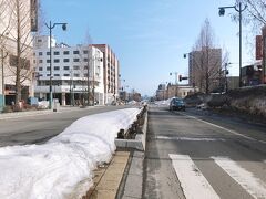 小樽駅から小樽運河を目指します。