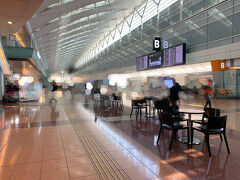 9：30、羽田空港第２ターミナル到着。

コロナで滅多に旅行に行っていないので空港は久々。
搭乗は11:30なので国内線にしては大分早めの到着ですが折角なのでラウンジ巡りをしようと思います。