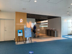 次のラウンジは「パワーラウンジ　ノース」。

セントラル同様、数年前にオープンしたばかりの新しいラウンジ。
出発ゲートのラウンジだから飛行機見えるかな～