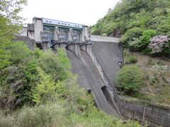 京都府　2施設目　大野ダム（虹の湖）
2019年4月29日に第38回ダムカード収集の旅として訪問

大野ダム
1961年（昭和36年）完成の重力式コンクリートダム
堤　高　 61.4m
堤頂長　305.0m
放流間ゲート　　3門
クレストゲート　3門