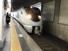 またまた特急サンダーバード。和倉温泉駅行き。
フリーパスで乗れるのは自由席だけだが、金沢駅で結構降りるのでちゃんと座れた。