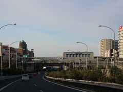 近畿自動車道を南下し、８時過ぎ～泉北高速鉄道の終点・和泉中央駅の横側を通過して・・