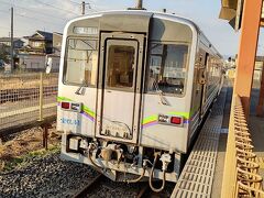 神辺(かんなべ)駅で、15:37発の「井原鉄道」に乗車します。
