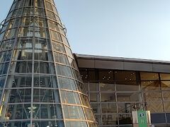 井原駅に定刻15:52に着きました。井原駅駅舎のあまりの立派さに驚きました。