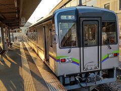 井原駅16:13発「井原鉄道」の列車が入線してきました。